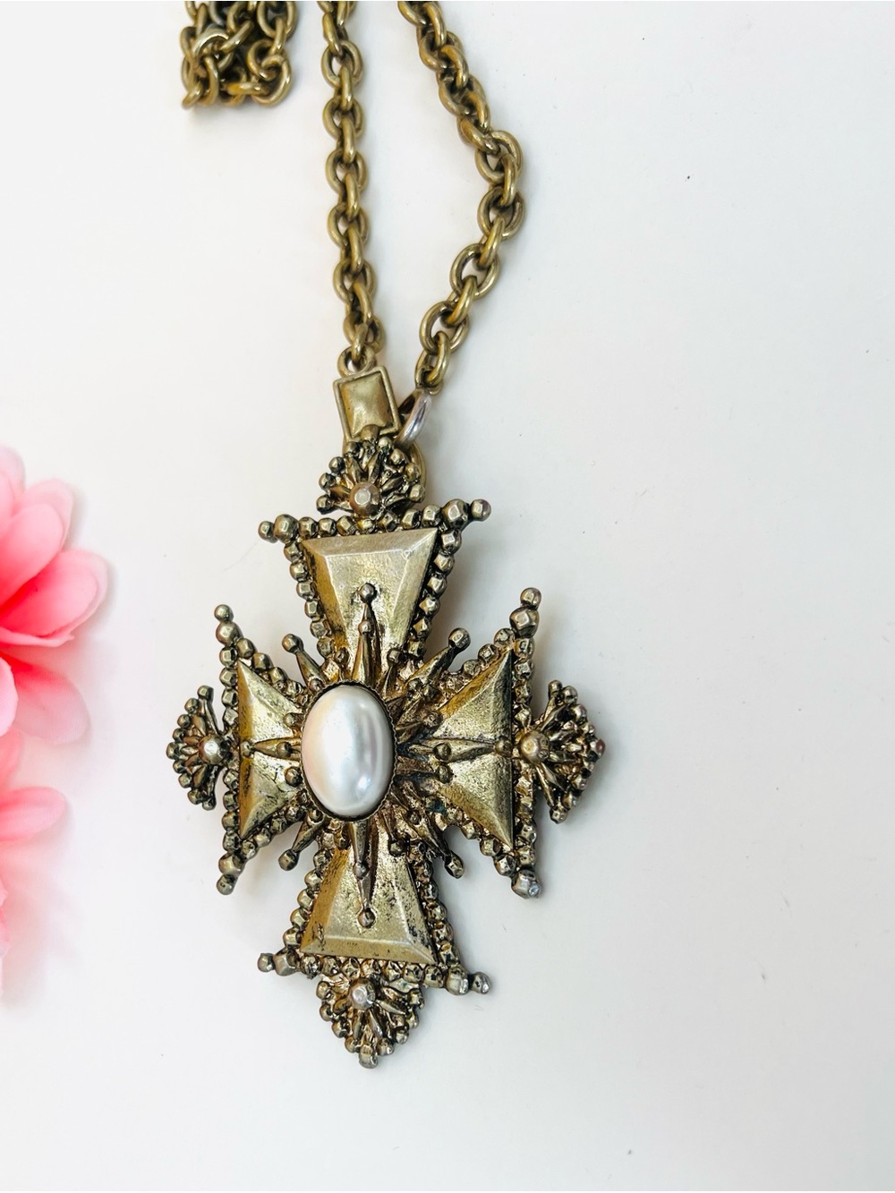 Vintage Gold-Tone Cross Pendant Necklace with Pearl Center